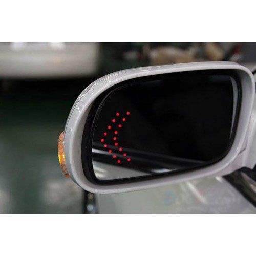 LED Повторители поворотов на боковые зеркала в автомобиль (2 шт) белого цвета