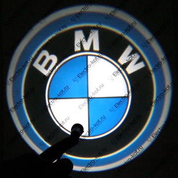 Лазерный логотип в двери автомобиля BMW