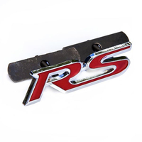 Накладка на решетку радиатора металлический шильдик RS красная
